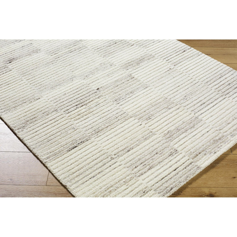 The Art of the Grounding Layer: How to Maximize Texture in Compact Living Rooms